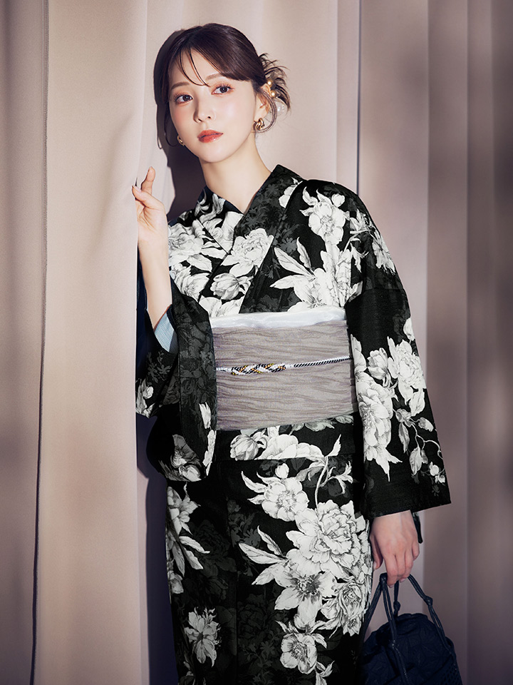 ブラック線画フラワー浴衣